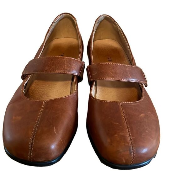 Avaron Brown Leather Mary Janes Comfort Shoe - 9.5 - Picture 5 of 13
